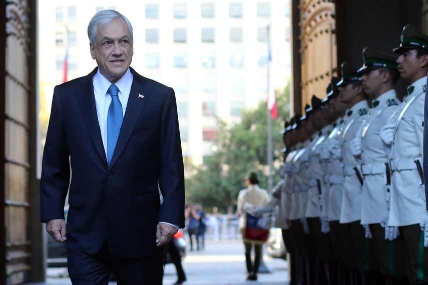 Piñera informó que recibió la renuncia del director de los Carabineros, Bruno Villalobos