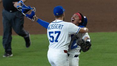 Jugadores de Italia celebran este sábado, en un partido del Clásico Mundial de Béisbol entre Italia y Puerto Rico en el estadio Daikin Park, en Houston (Estados Unidos)