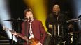 McCartney anima a sus seguidores a educarse a s&iacute; mismos acerca del racismo.