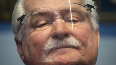 En esta foto de archivo tomada el 3 de febrero de 2021, Lech Walesa, expresidente de Polonia y premio Nobel de la paz, aparece durante una entrevista en su oficina en Gdansk, Polonia.&nbsp; &nbsp;