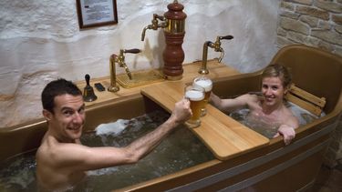 Bañarse en cerveza puede ser relajante.&nbsp;