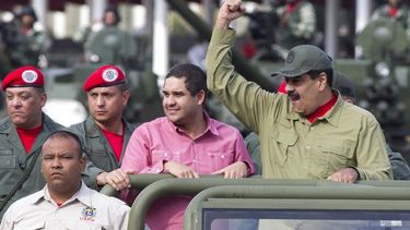 Nicolás Maduro, junto a su hijo, Nicolás Maduro Junior, durante un desfile militar en Caracas.