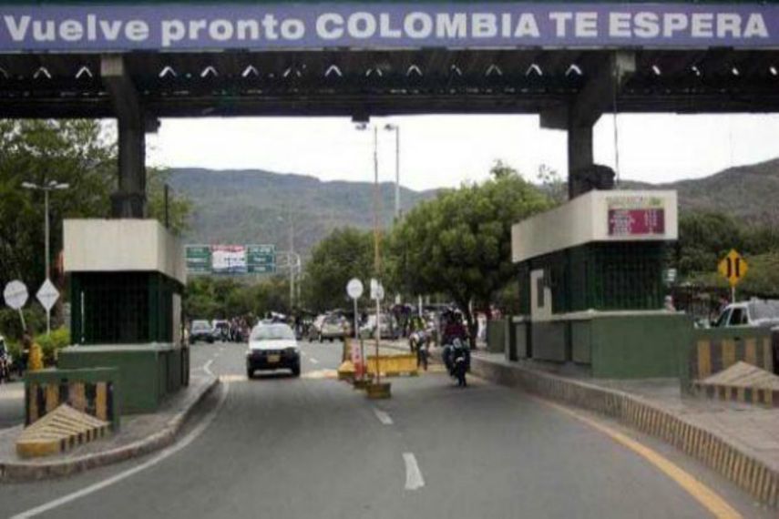El presidente de Venezuela, Nicolás Maduro, anunció el pasado 15 de diciembre el cierre de los 2.219 kilómetros de frontera con Colombia. Posteriormente prorrogó el hasta el 2 de enero de 2017.