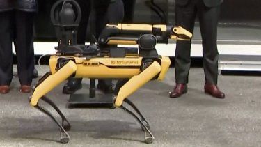 El perro robot que usará la policía de la ciudad de Nueva York, en esa ciudad el 11 de abril de 2023. Foto tomada de video proveído por la alcaldía neoyorquina.&nbsp;