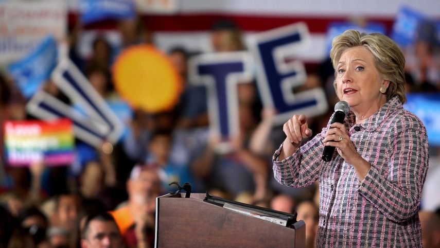La candidata demócrata a la presidencia de los EEUU, Hillary Clinton, habla durante un evento de campaña electoral en Coral Springs, Florida, USA.