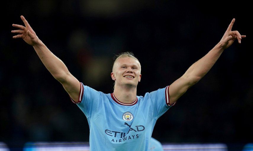 Erling Haaland celebra tras anotar el segundo gol del Manchester City en la victoria 3-0 ante West Ham en la Liga Premier, el miércoles 3 de mayo de 2023.&nbsp;