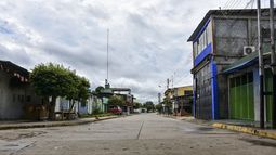 Vista de una calle vacía en la localidad de La Victoria, en el estado fronterizo venezolano de Apure, cerca de Colombia, el 25 de marzo de 2021.&nbsp;