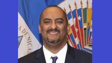 En esta foto emitida por la Organización de los Estados Americanos, Arturo McFields, quien era embajador de Nicaragua ante la OEA, posa en Washington el 5 de noviembre del 2021.&nbsp;