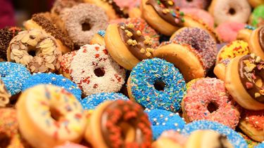 Comienza el mes de junio de la forma más dulce, ya que este viernes, 07 de junio, es el National Doughnut Day.
