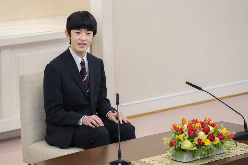 Esta fotografía tomada y publicada el 3 de marzo de 2025 por la Agencia de la Casa Imperial de Japón muestra al príncipe Hisahito de Japón asistiendo a su primera conferencia de prensa en el Palacio Imperial de Tokio.