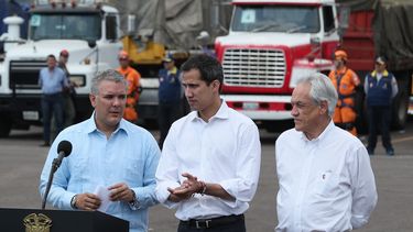 El presidente de Colombia, Iván Duque (izq.), acompañado por el presidente encargado de Venezuela, Juan Guaidó, y su hom{ologo chileno, Sebastián Piñera (der.), este 23 de febrero de 2019 en Cúcuta, Colombia.