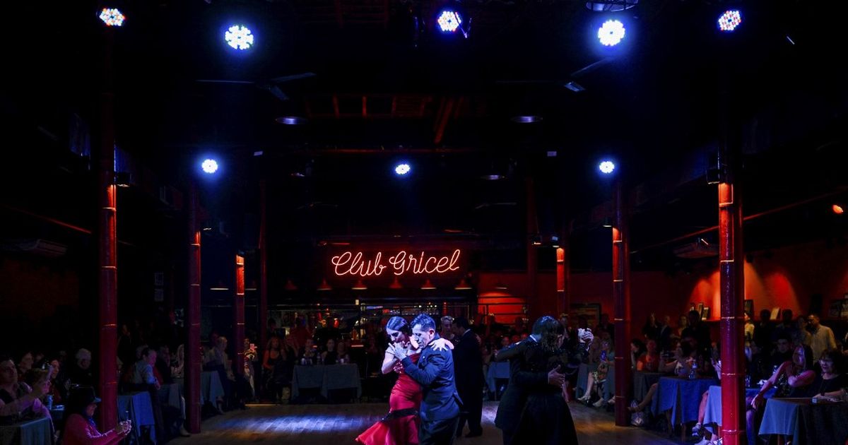 Noches de tango prevalecen en una Argentina en crisis