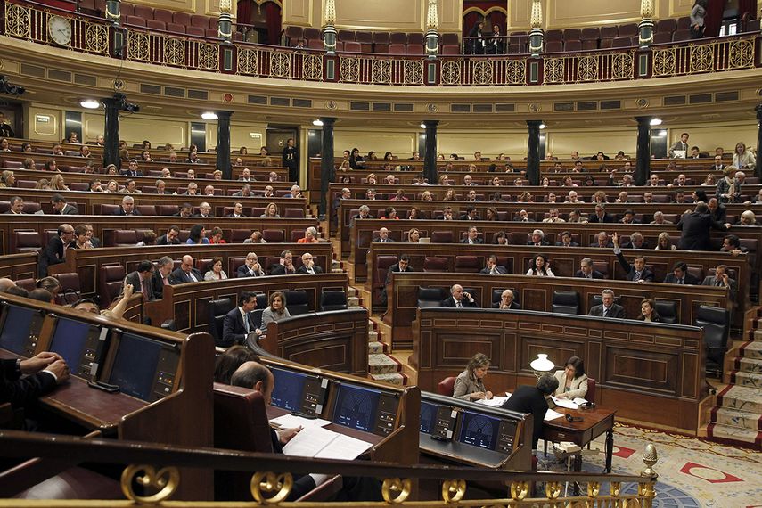 De este modo, el debate presupuestario entre demócratas y republicanos se dilatará hasta diciembre, aunque los líderes de la mayoría conservadora ya se han puesto en contacto con la Casa Blanca para negociar un plan presupuestario que comprenda los dos