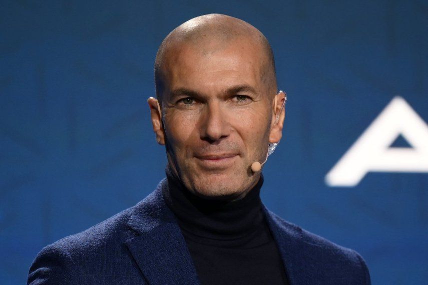 Zinedine Zidane, el exastro de la selección francesa de fútbol, durante una ceremonia del equipo Alpine de Fórmula 1, en Londres, Inglaterra, el 16 de febrero de 2023. La Philharmonie de París acogerá una exposición sobre Zidane.