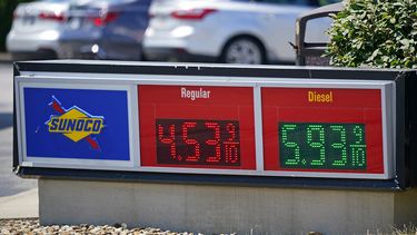 Precios de gasolina en una estación del este de Estados Unidos.