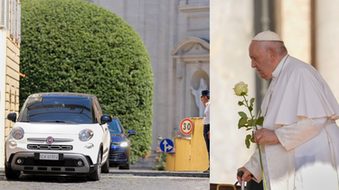 El auto que traslada al papa Francisco al hospital policlínico universitario Agostino Gemelli abandona el Vaticano, el 7 de junio de 2023.&nbsp;