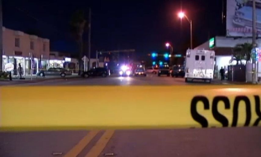La víctima, cuyo nombre no fue revelado por las autoridades, se encontraba en el lugar con un amigo cuando recibió el disparo.