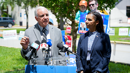 El congresista Carlos Giménez. A su lado, la candidata a sheriff de Miami-Dade Rosie Cordero-Stutz.
