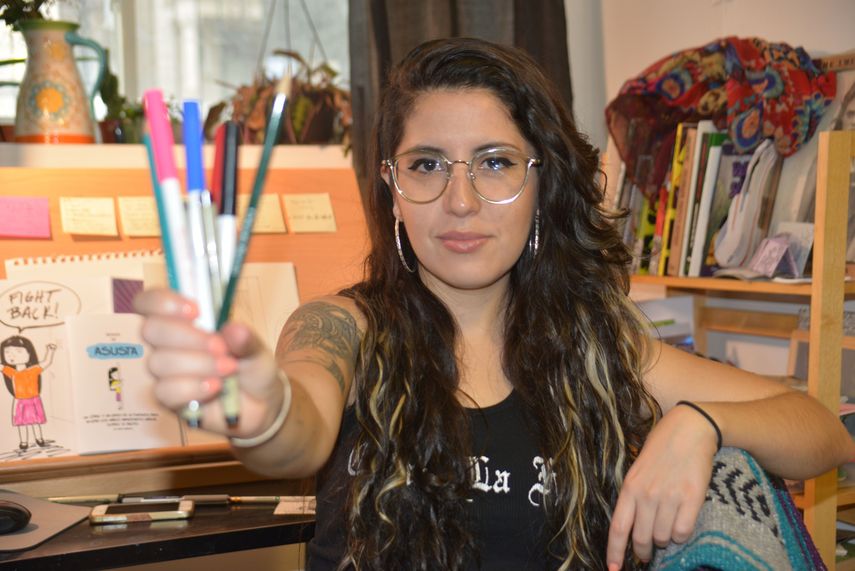 &nbsp;La ilustradora de origen&nbsp;mexicano&nbsp;Victoria Álvarez, conocida como Vicko, posa para Efe este jueves, 12 de octubre de 2017, en Chicago .&nbsp;&nbsp;