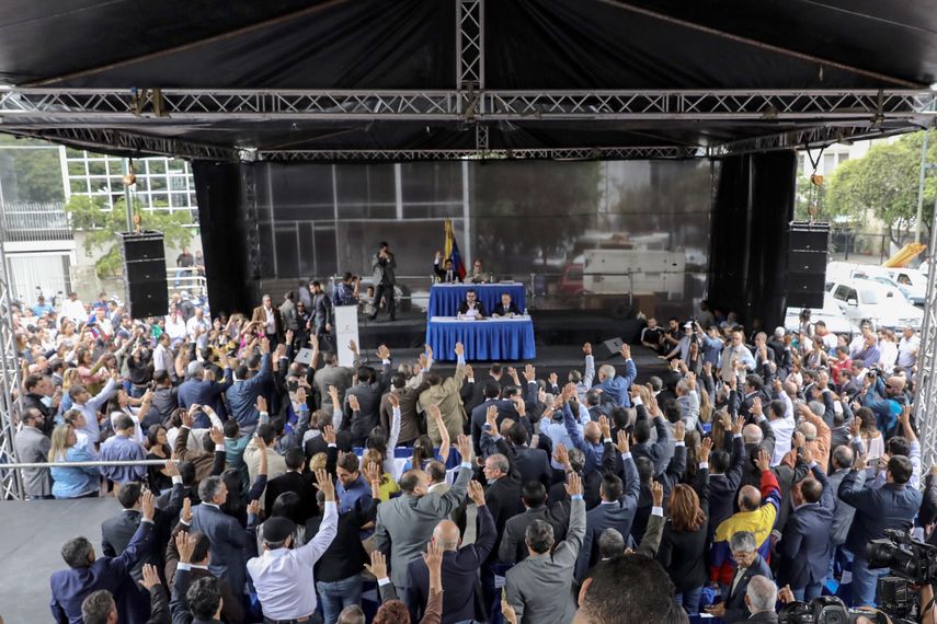 El Parlamento venezolano, de mayoría opositora, eligió este viernes a 33 nuevos magistrados del Tribunal Supremo de Justicia (TSJ) para reemplazar a los actuales