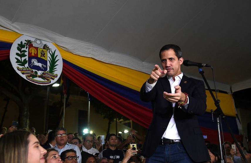 El presidente encargado de Venezuela, Juan Guaid&oacute;, habla desde la Plaza Bol&iacute;var, al este de Caracas, a su regreso de una gira internacional de 23 d&iacute;as.