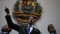El líder de la oposición, Juan Guaidó, habla en la Asamblea Nacional en Caracas, Venezuela, el martes 7 de enero de 2020.