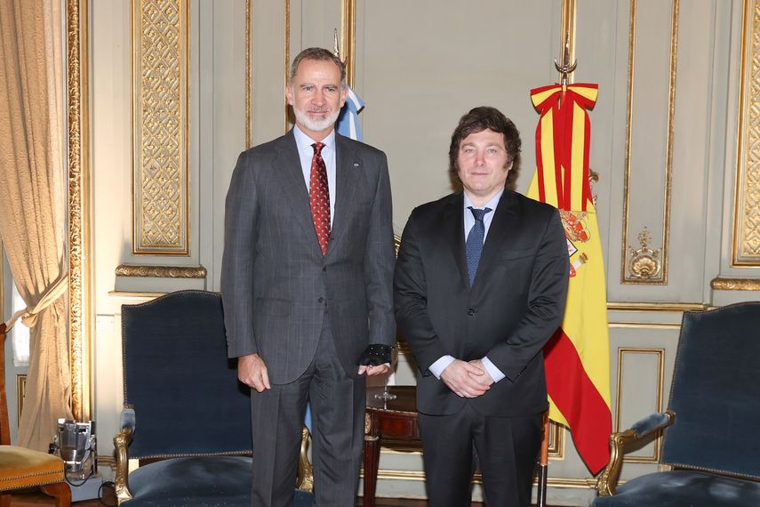 El Rey Felipe VI junto al presidente electo de Argentina, Javier Milei.