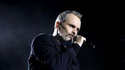 Miguel Bosé vuelve a encender los escenarios de EE.UU. con su gira ‘Importante Tour 2025-2026’, prometiendo más que un concierto: un espectáculo que trasciende generaciones.