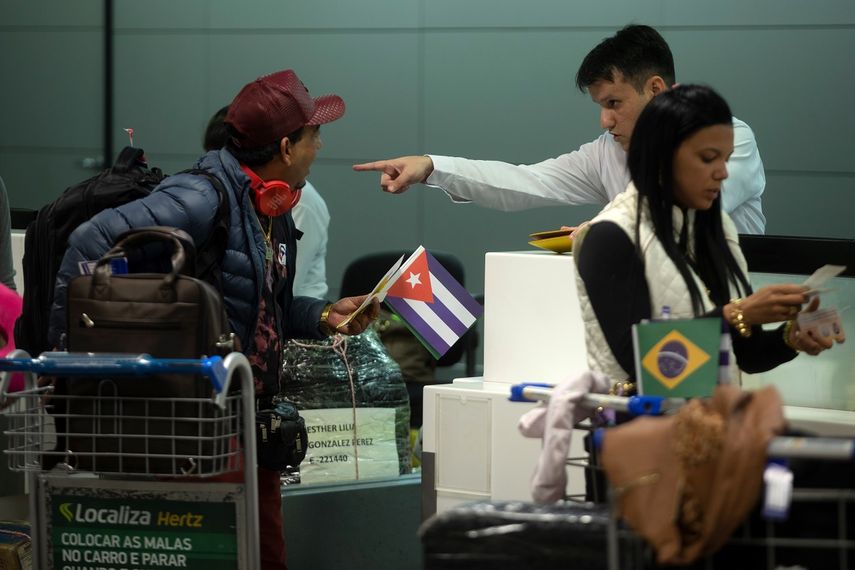 Médicos cubanos de vuelta a la Isla desde Brasil.