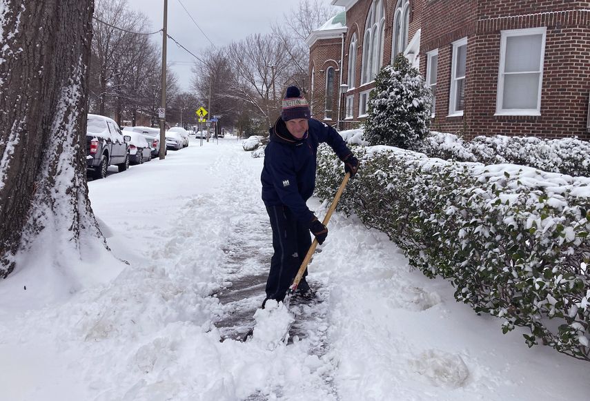La escena de la tormenta invernal en Norfolk, Virginia el 22 de enero de 2022.&nbsp;