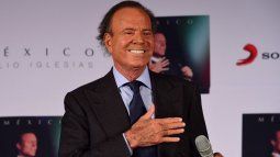 El cantante español Julio Iglesias durante una conferencia de prensa de promoción del álbum México en la Ciudad de México, el 23 de septiembre de 2015. El cantante español Julio Iglesias durante una conferencia de prensa de promoción del álbum México en la Ciudad de México, el 23 de septiembre de 2015.