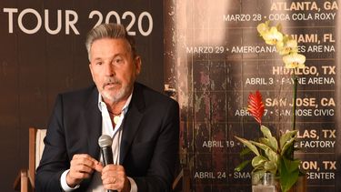 El cantautor Ricardo Montaner se dirige a los medios durante una conferencia de prensa el martes 18 de febrero, en Miami.&nbsp;