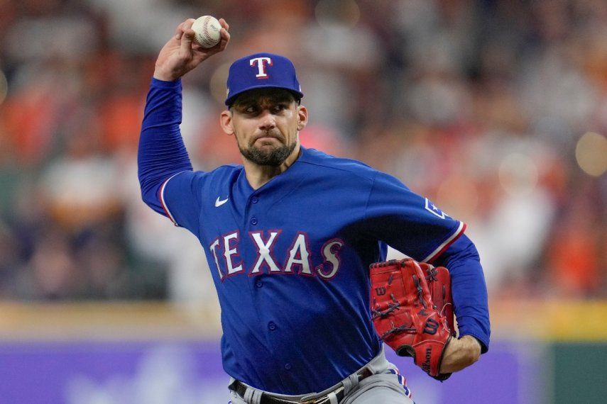 Nathan Eovaldi, lanzador abridor de los Rangers de Texas, trabaja durante la primera entrada del Juego 6 de la Serie de Campeonato de la Liga Americana en contra d elos Astros de Houston, el domingo 22 de octubre de 2023, en Houston.&nbsp;