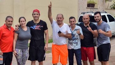 El hermano del ex campeón estaba con su esposa y sus hijos cuando habría intentado impedir un robo.