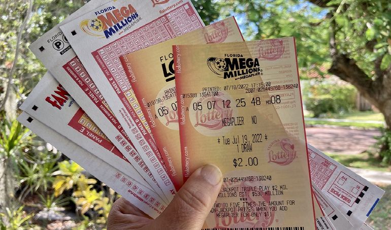 Mega Millions fue creado en 2002 y combina la red de loterías en 44 estados, incluyendo la Florida, además de Washington DC y las Islas Vírgenes.