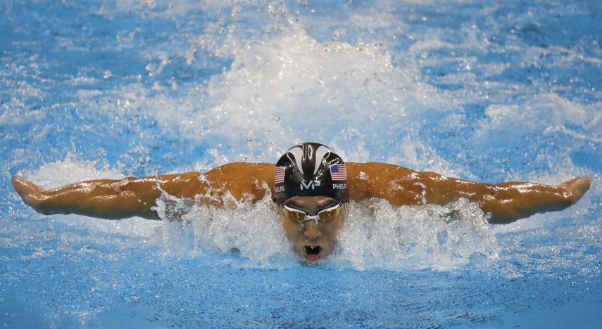 &nbsp;El estadounidense&nbsp;Michael&nbsp;Phelps&nbsp;compite en la prueba de relevo 4x100m combinado masculino &nbsp;durante las pruebas de natación en el Estadio Acuático Olímpico, en Río de Janeiro (Brasil)