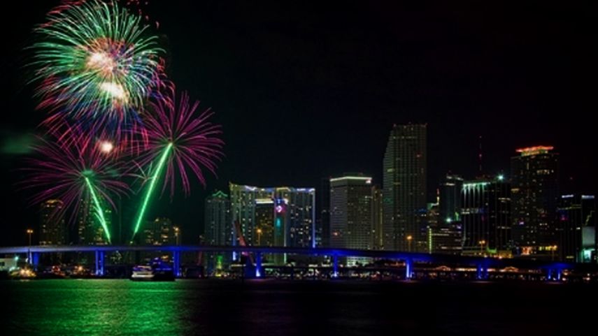 Vista de Miami la noche de Año Nuevo. (CORTESÍA: newyearseveblog.com)