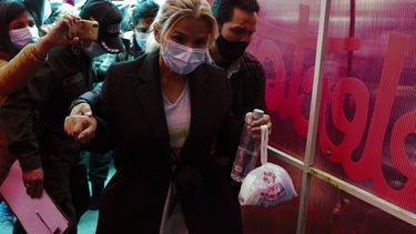 Trasladan a expresidenta de Bolivia a otra prisión en La Paz