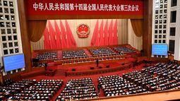 Vista general de los delegados que asisten a la sesión de clausura de la Asamblea Popular Nacional (APN) en el Gran Palacio del Pueblo de Pekín el 11 de marzo de 2025. China iniciará sus reuniones legislativas anuales, conocidas como las Dos Sesiones, la próxima semana, atrayendo a miles de delegados de todo el país a Pekín.&nbsp;