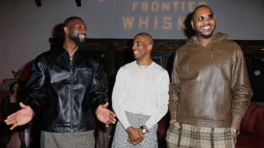 La leyenda del Miami Heat Dwyane Wade, Chris Paul y Carmelo Anthony asisten a la Fiesta del Club de las Estrellas de la NBA el 14 de febrero de 2025 en San Francisco, California.&nbsp;