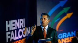 El programa de Henri Falcón también incluye desmontar las políticas de controles de cambio, de precios y de producción impuestas por el Gobierno bolivariano.