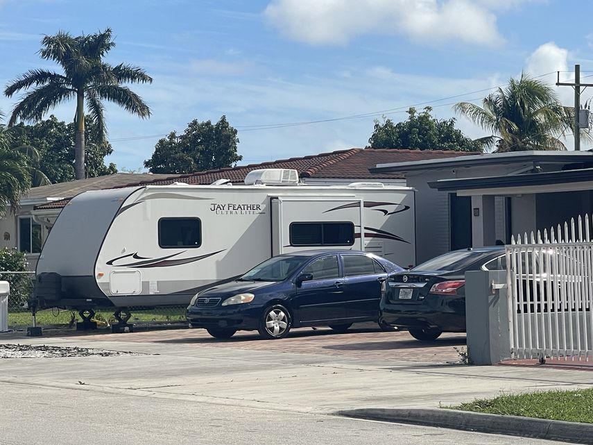 Una casa móvil en una propiedad de Hialeah.