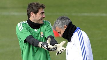 Después de años de exitosa trayectoria, Mourinho lo había relegado a la suplencia, entre otros motivos, por cómo Casillas se desmarcó de la guerra que el portugués alimentó con el Barça&nbsp;de Guardiola.