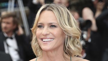 En esta foto de archivo, la actriz estadounidense Robin Wright posa cuando llega el 18 de mayo de 2017 a la proyección de la película Loveless (Nelyubov) en la 70a edición del Festival de Cine de Cannes en Cannes, sur de Francia.&nbsp;