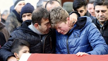 De las 39 víctimas mortales -25 hombres y 14 mujeres-, 11 son de ciudadanos turcos, 24 de otros países, mientras que quedan 4 cuerpos sin identificar.