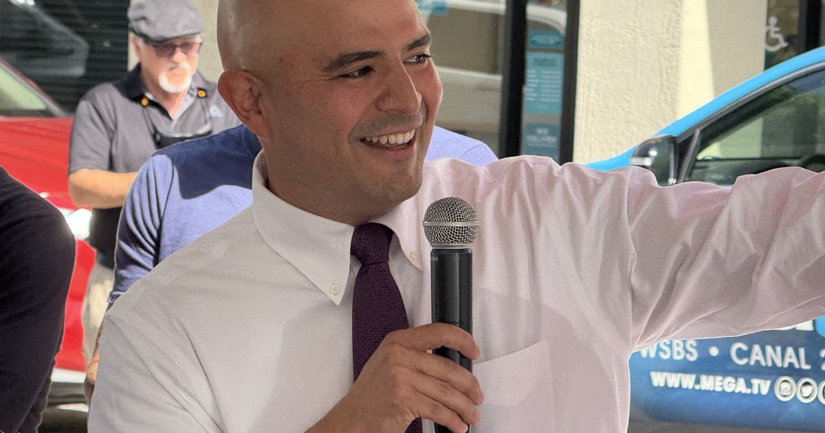 Jesús Tundidor inaugura cuartel de campaña en Hialeah con promesas de reformas y respaldo de oficiales