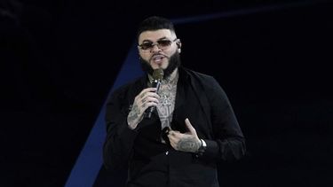 Farruko canta en la gala en honor a Rubén Blades como Persona del Año de la Academia Latina de la Grabación, el 17 de noviembre de 2021 en Las Vegas.&nbsp;
