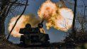 Un vehículo de artillería dispara el miércoles 9 de noviembre de 2022, cerca de Bakhmut, en la región de Donetsk, Ucrania.  