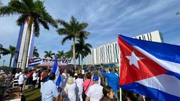 Los cubanos del exilio en Miami y personas de otras nacionalidades conmemoran el 20 de mayo el Día de la Proclamación de la Independencia de Cuba y del nacimiento de su República en 1902 en el Memorial Cubano, situado en el Tamiami Park.&nbsp;