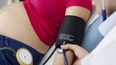 El ensayo EAGeR analizó a más de 1.200 mujeres, de entre 18 y 40 años, y registró la presión arterial antes de que las mujeres estuvieran embarazadas y en la cuarta semana de embarazo.